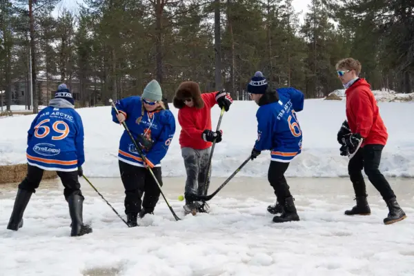 PitsiLätkä 2027 Pipolätkän pelaajia kentällä PitsiLätkä 2026 -turnauksessa